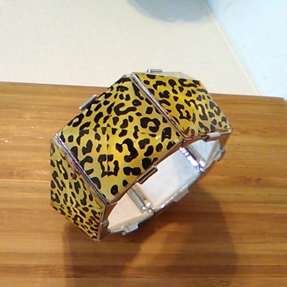 Nwt Leopard skin look bracelet - Picture 6 of 8